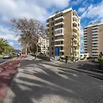 Two Towers By An Island Apartman *