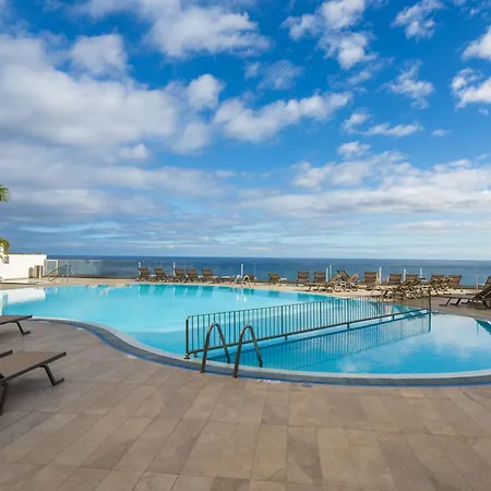 Two Towers By An Island Appartement *