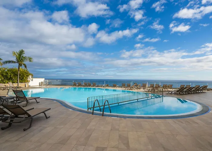 Two Towers By An Island Appartement *